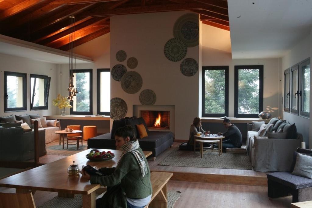 Natura Hotel Vitina Extérieur photo